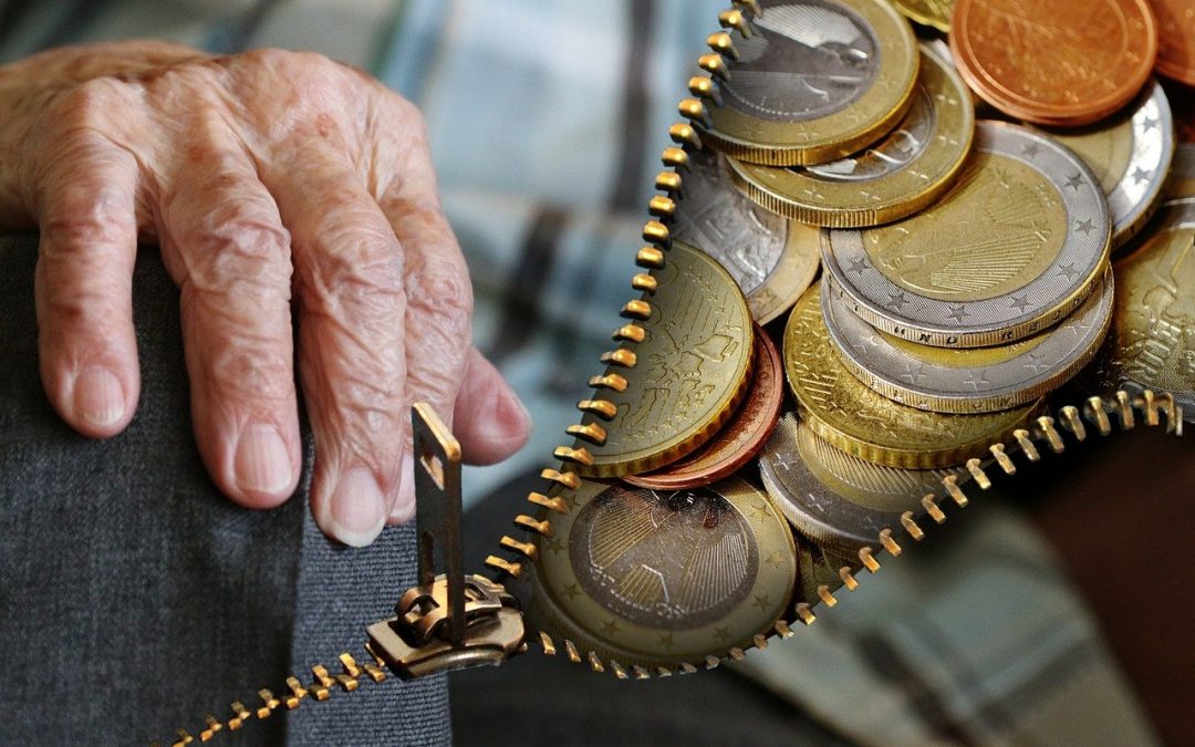 La deducción máxima por los planes de pensiones privados pasa de 2.000 a 1.500 euros. Por otra parte, en los planes de pensiones de empresa se mejora la deducción hasta los 8.500 euros.